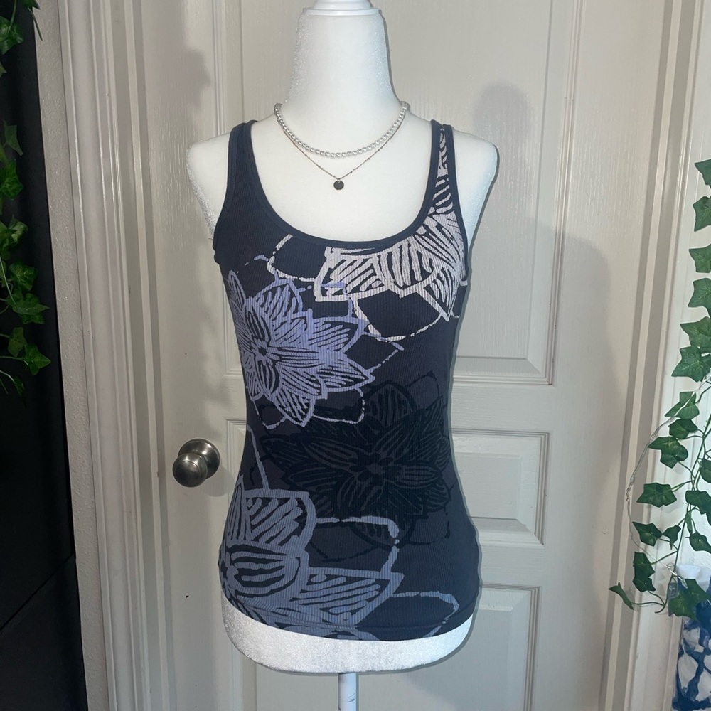 early 2000s hawaiian tank top